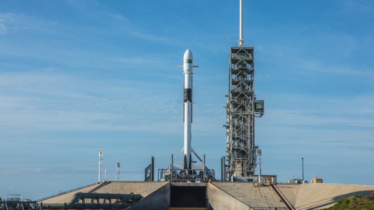При оставаща по-малко от минута до излитането, SpaceX спря изстрелването