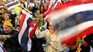 Хиляди тайландци на протест срещу закона за амнистията 