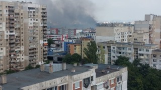Гъст дим се издигна над западната част на София в