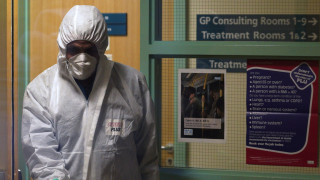 Британски бизнесмен на средна възраст който е на почивка в