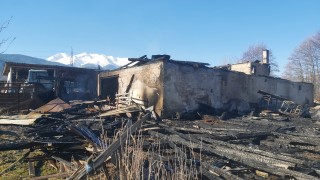 Мъж загина при пожар във ферма край Добринище съобщава БНТ Инцидентът