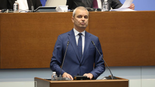 Възраждане иска оставката на председателя на 51 ото Народно събрание доц