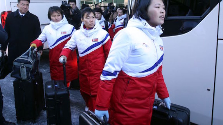 Хокеистките от Северна Корея пристигнаха за тренировки в съвместния отбор