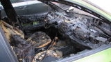 Ερευνούν ένα καμένο αυτοκίνητο στην πρεσβεία μας στην Ελλάδα