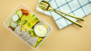 Защо да избягваме храната от пластмасови съдове