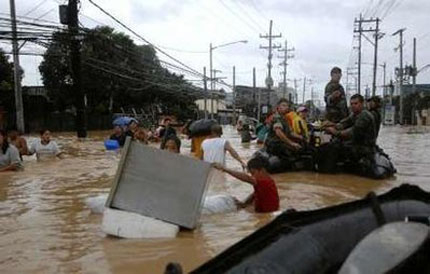 Най-малко 120 жертви на наводненията във Филипините