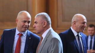 Вицепремиерите Красимир Каракачанов и Валери Симеонов веднага да си тръгват