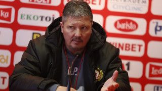 Любослав Пенев закъсня с близо един час за пресконференцията си