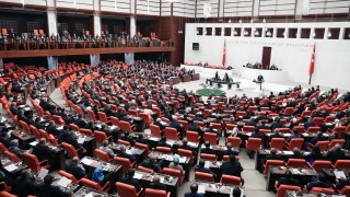 Парламентът на Турция удължи с още една година разрешението за