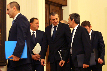 Ще има пари за бежанците през 2014-та, уверява МВР шефът