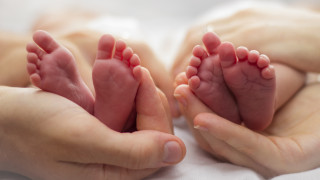 Когато една жена роди близнаци, но от двама различни мъже