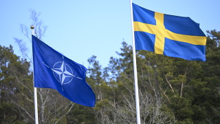 Шведското знаме беше издигнато пред централата на НАТО в Брюксел