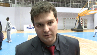 Обработват помощника на Желев