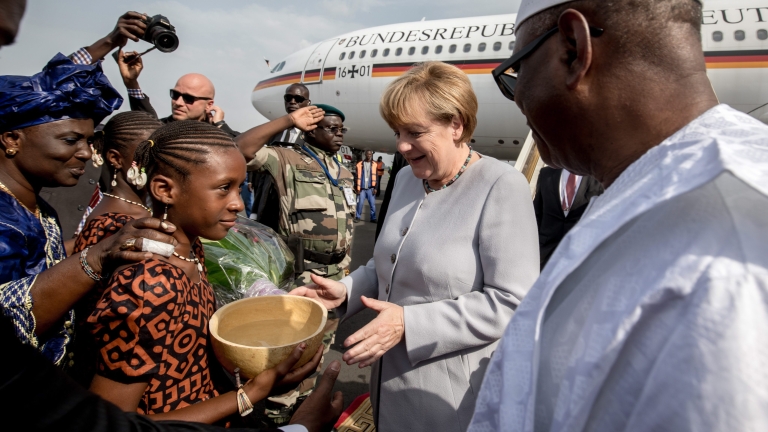 Меркел е на визита в Африка