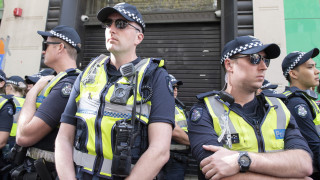 Австралийската полиция е нахлула в дома на журналист който съобщава