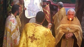 Във Враца тържествено бе посрещната чудотворна икона на света Богородица