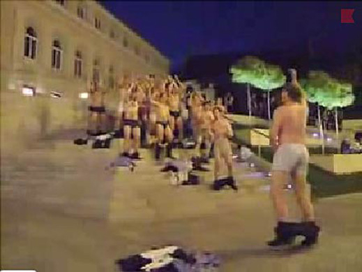 Австрийски ръгбисти отпразнуваха загуба със стриптийз (видео)