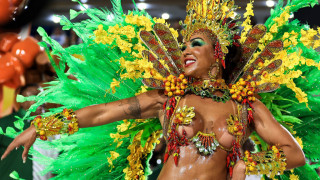 Тази година карнавалът в Рио изпълнен с цвят музика и живот