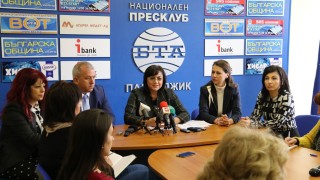 Корнелия Нинова иска да чете стенограмата от срещата във Варна