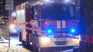 Лек автомобил Мерцедес е бил подпален снощи пред вход на