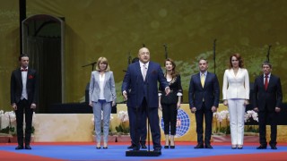 Министърът на младежта и спорта говори на брифинг в Министерския