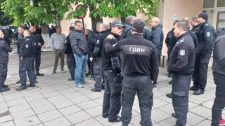 Надзирателите отново излязоха на протест Недоволните служите в затворите се