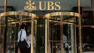 Чистата печалба на най голямата банка в Швейцария UBS AG