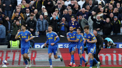 Фенове на Уест Хем бяха принудени да догледат мача с Лийдс на телефоните си