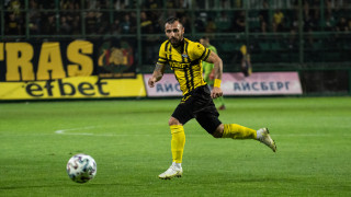 Десният бек на Ботев Пд Николай Минков е