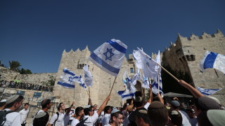 Хиляди израелци предимно крайни националисти участваха в ежегоден марш който