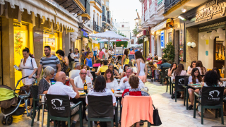 Испания е приела рекордните 75 милиона туристи през 2016-а