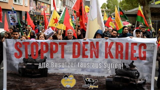 Хиляди в германския град Кьолн демонстрират срещу настъплението на Турция