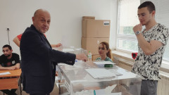 Томислав Дончев гласува България отново да застане на пътя на развитието