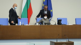 Докато обсъждаха промените в Закона за чужденците депутатите изпитаха остротата