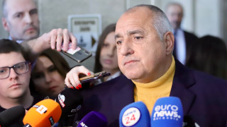 Борисов пита медиите защо не се возят в асансьора на Лорер