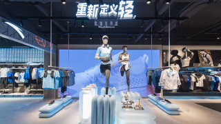 Непознатата китайска компания, която може да изпревари Adidas като марка №2 за спортни стоки в света