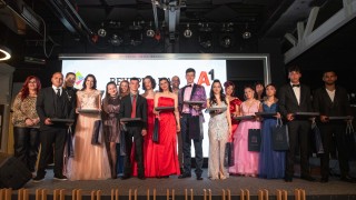 Вечерта на успелите събра зрелостници техните приемни родители социални работници