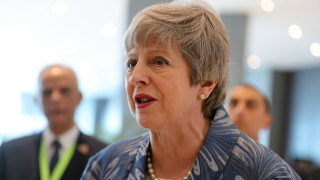 Премиерът на Великобритания Тереза Мей е изправена пред заплаха от