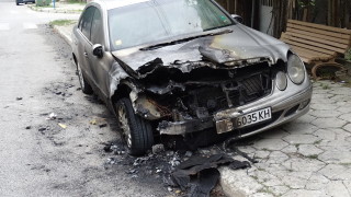 В Старозагорската окръжна прокуратура разследват палеж на два автомобила Сигналът