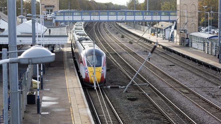Повдигнаха 10 обвинения за опит за убийство на нападателя в британския влак