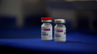 Още 41 случая на съсиреци във Великобритания след ваксинация с AstraZeneca 