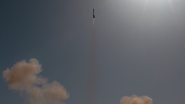 Иран изстреля ракета с тестова космическа капсула за живеене, съобщават