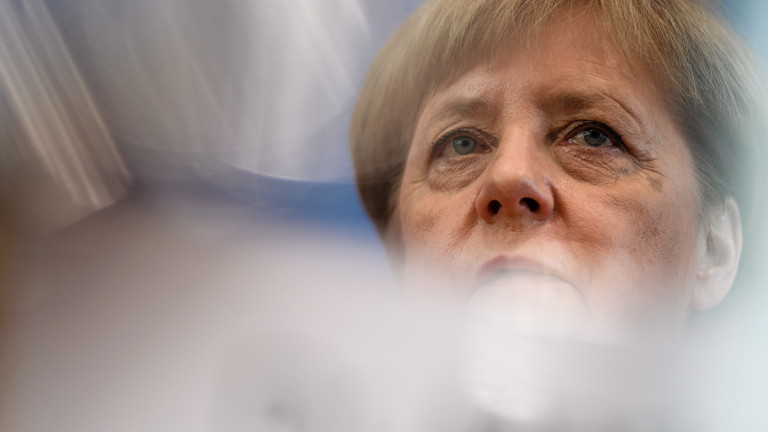 Рекорден спад на подкрепата за германската коалиция на Меркел