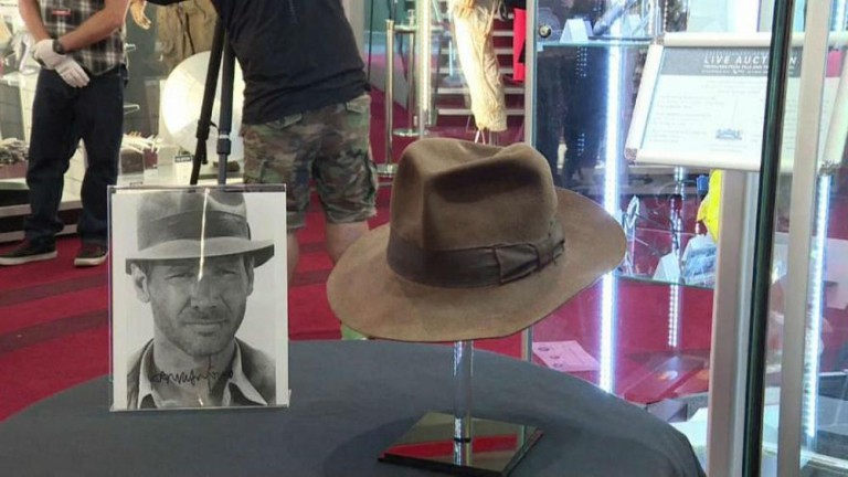 Броиха $500 000 за шапката на Индиана Джоунс