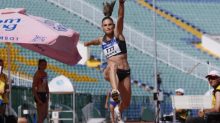 Габи Петрова с първа титла за сезона