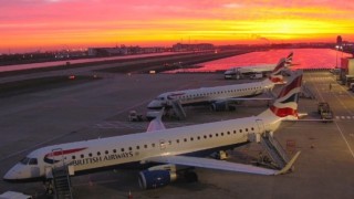 Британските власти бяха принудени да затворят летище Лондон Сити след откриването на