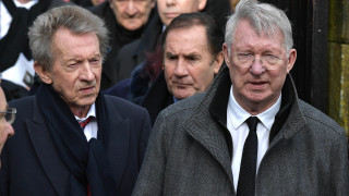 С голяма тъга съобщаваме че легендата на Манчестър Юнайтед Денис