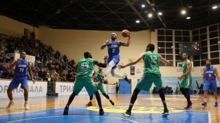 Плеймейкърът Брандън Йънг напусна Левски Лукойл Американецът ще продължи кариерата