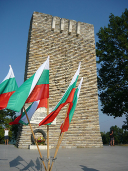 Монументът на Петрова нива в окаяно състояние, трябват 70 хил. лв. 