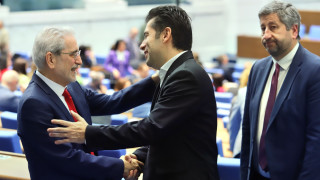 Щастлив и доволен излезе пред журналистите в Партийния дом бившият